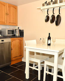 Cottage kitchen with breakfast table seating area